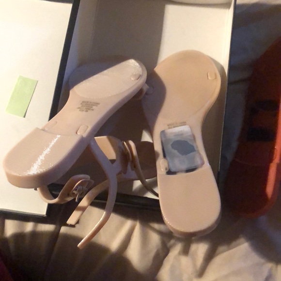 Sandals/new one pair in box other pair no box - Picture 7 of 8